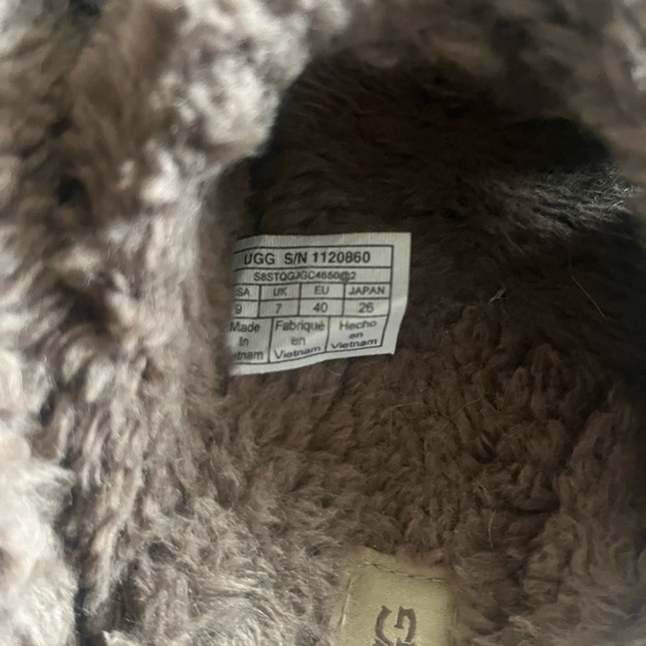 UGG Fuzz Sugar Cross Slide - Picture 7 of 11